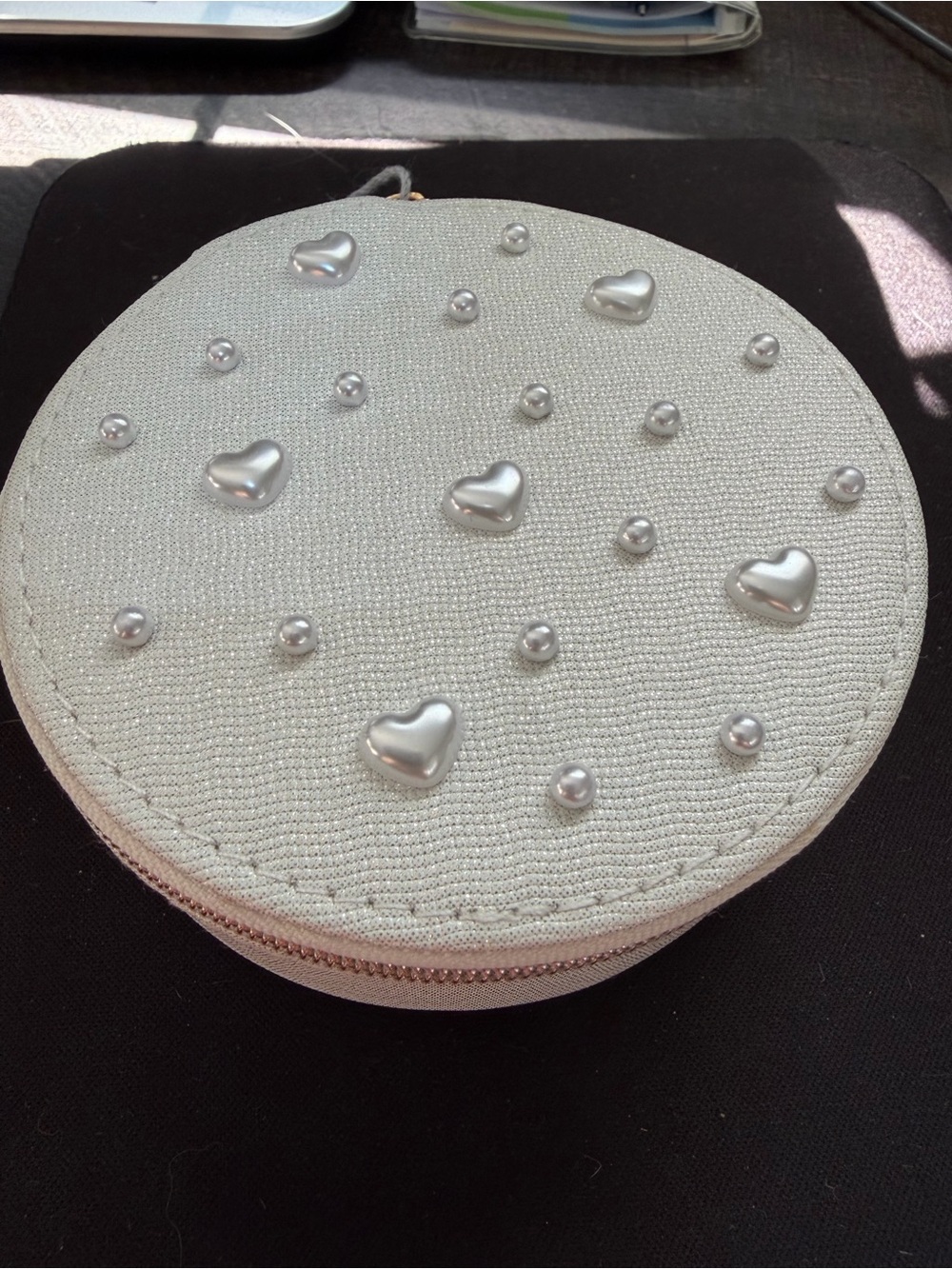 Pearl Heart Embellished Round Jewelry case - White
